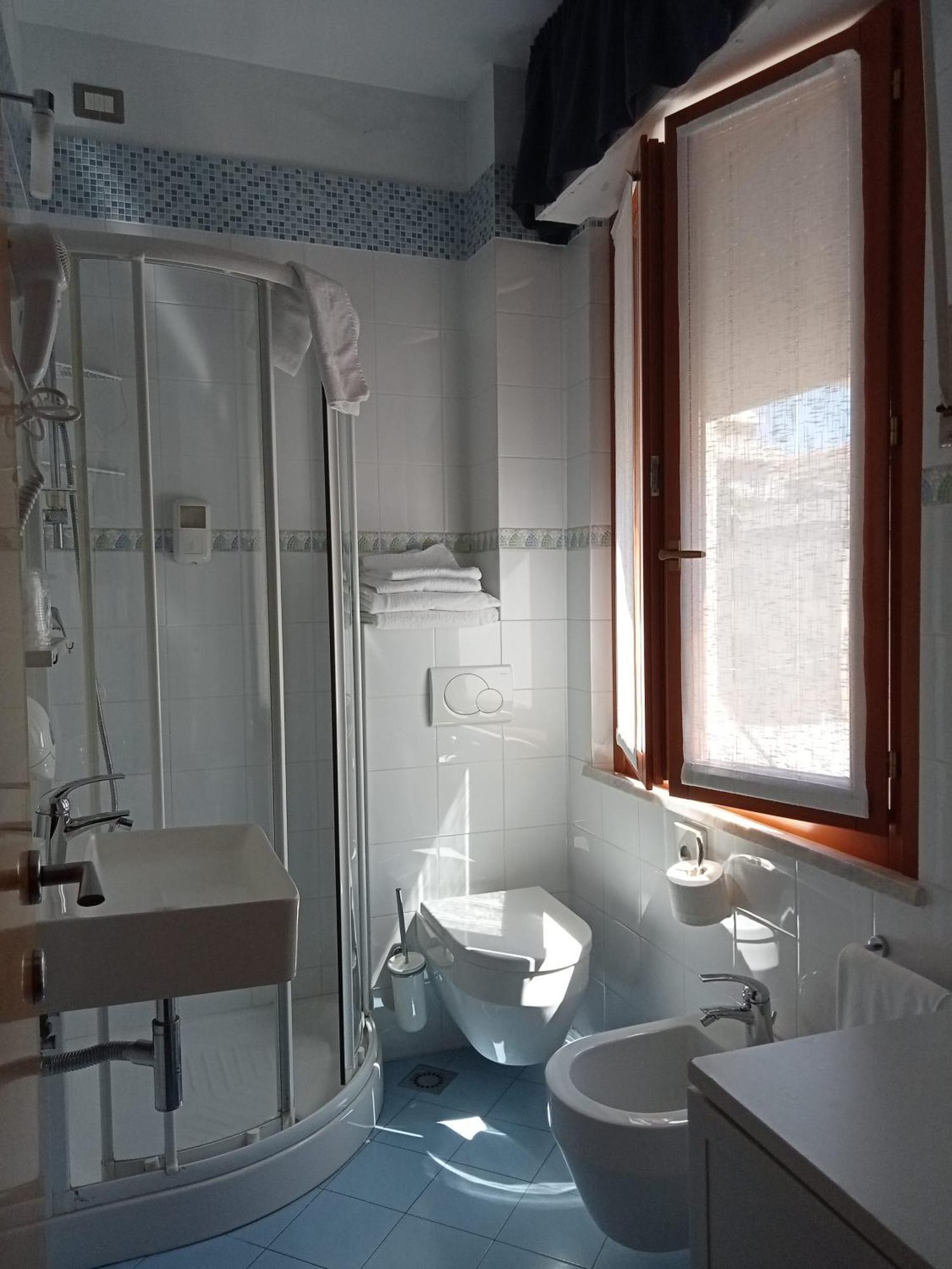 Hotel Centrale سان بنيديتّو ديل ترونتو المظهر الخارجي الصورة